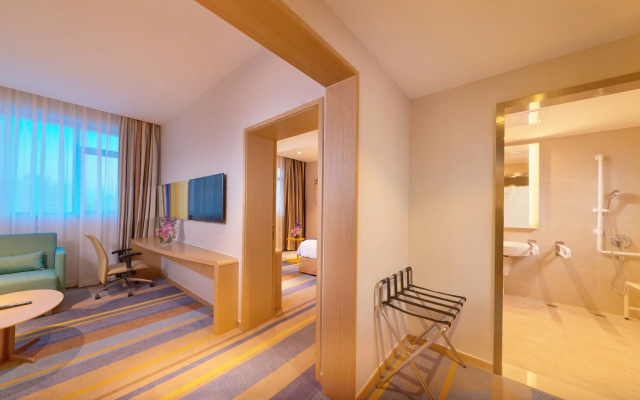 Holiday Inn Express Shanghai Zhenping by IHG