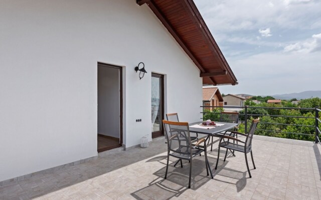 Lovely Apartment in Maslenica With Terrace