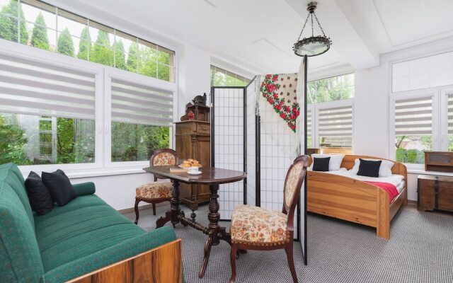 Retro Apartment Zamoyskiego by Renters