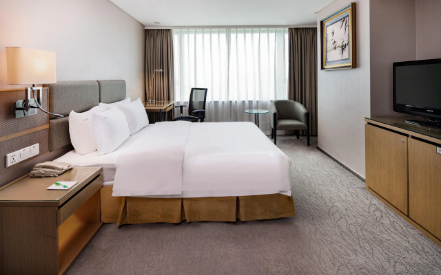 Holiday Inn Riverside Wuhan by IHG