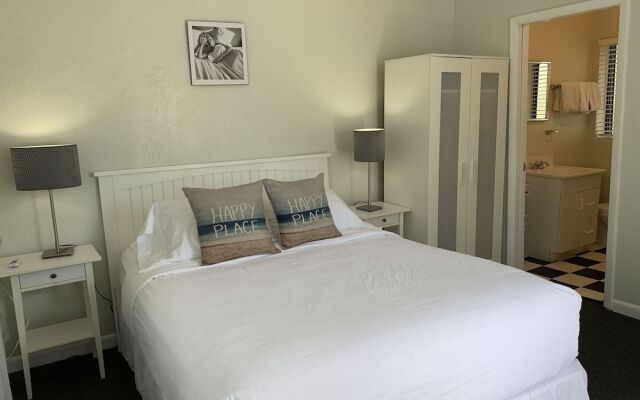 Sabal Palms Inn