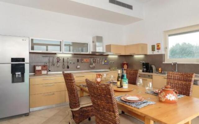 Holiday Home 5 Bedrooms 5 Bathrooms - Afantou