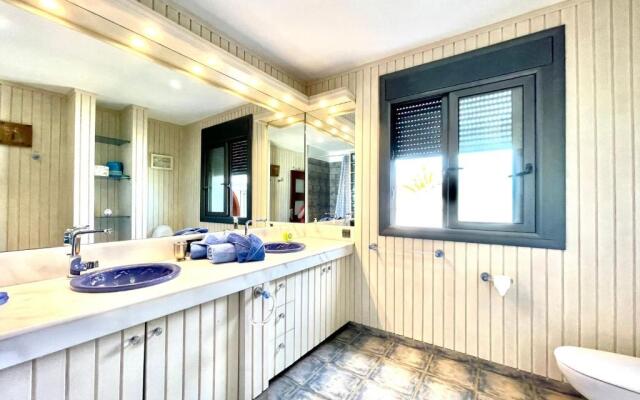 Villa Roja BBQ Piscina Privada en Tenerife Sur