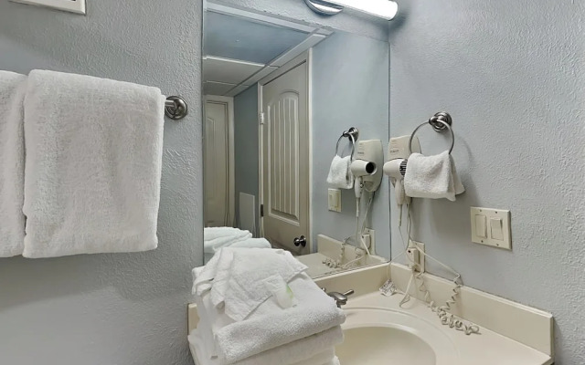 Edgewater Tower III #906