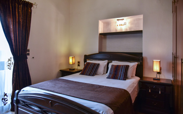 Iraklis Studios & Apartments