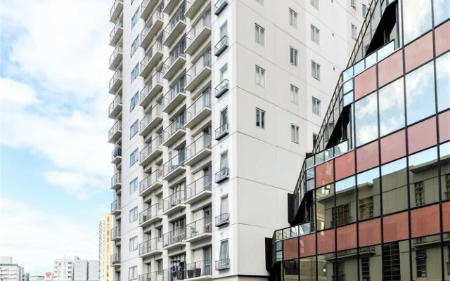 Warm & Cosy Two-Bedroom Apartment in CBD