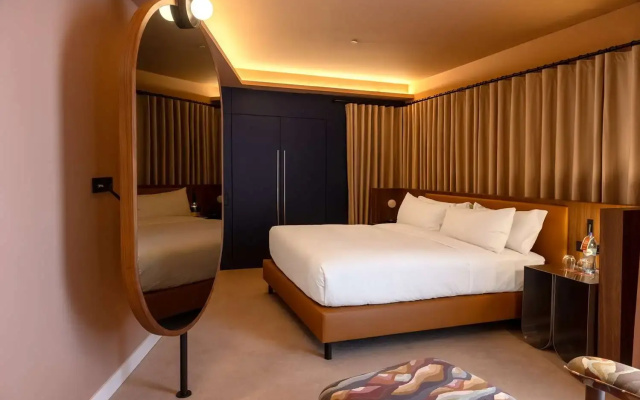 Cenica Porto Hotel, Curio Collection by Hilton