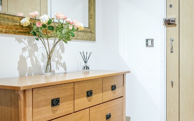 Royal Docks Guesthouse by LUXHABITAT