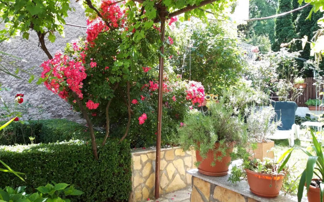 Modern&Cozy Bosnian house with GARDEN+FREE parking