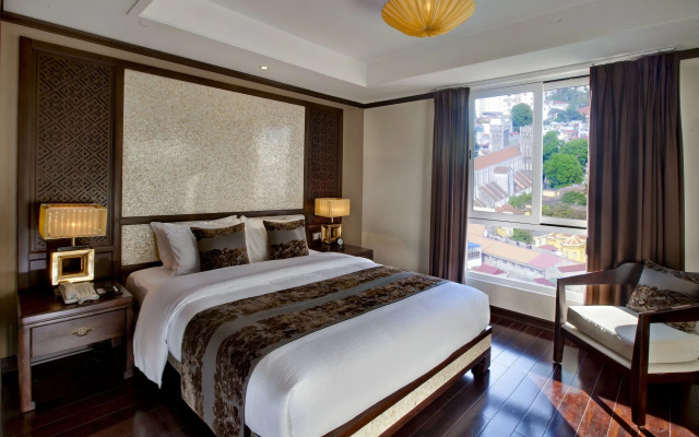 Golden Lotus Luxury Hotel