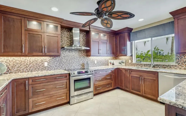 4865 Regal Dr
