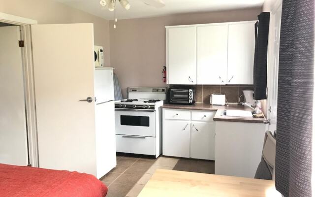 Anchor Motel and Suites