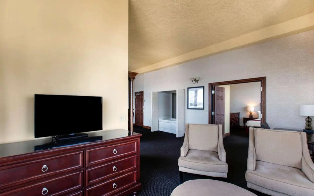 Shoreline Inn & Conference Center, Ascend Collection