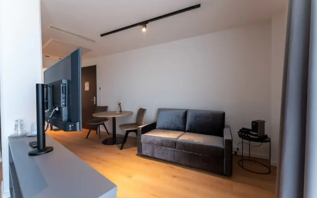 Frames Hotel GmbH