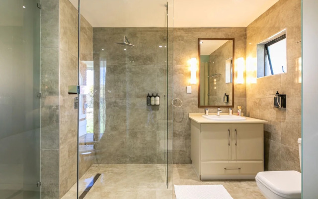 Bali and Eva Midlands