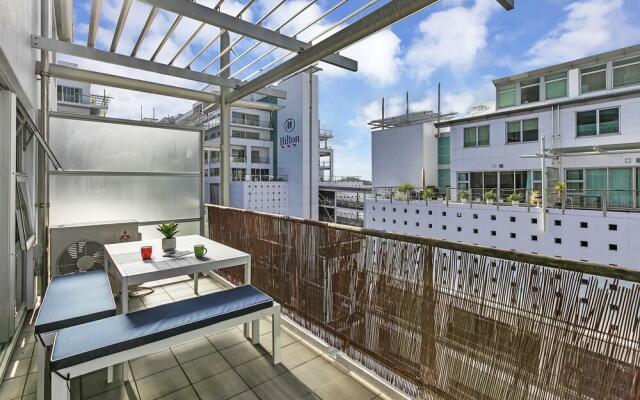 Deluxe Waterfront & City Apartment