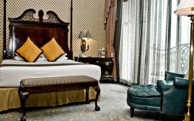 Palace Of The Golden Horses Hotel