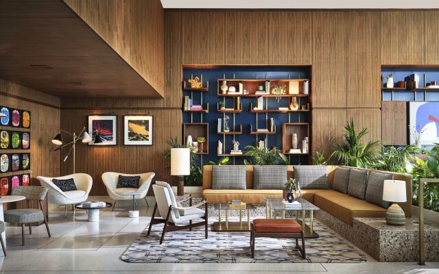 The Hollywood Grande, Autograph Collection