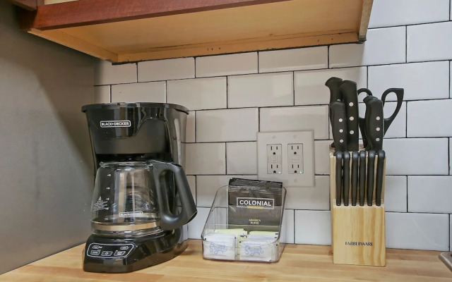 Chic 2BR Apt - Roscoe 1