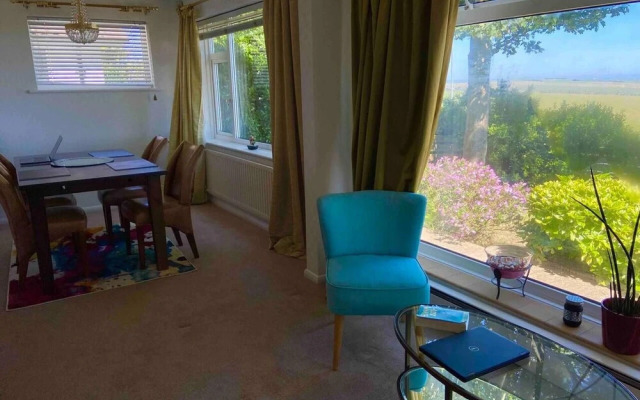 2 Bed Retreat With Amazing Sea Views in Brighton