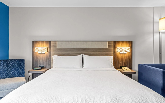 Holiday Inn Express Hotel & Suites Carneys Point by IHG