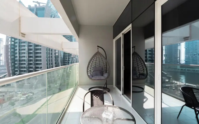 Keyrock Living - 1BR Lake View at Reva