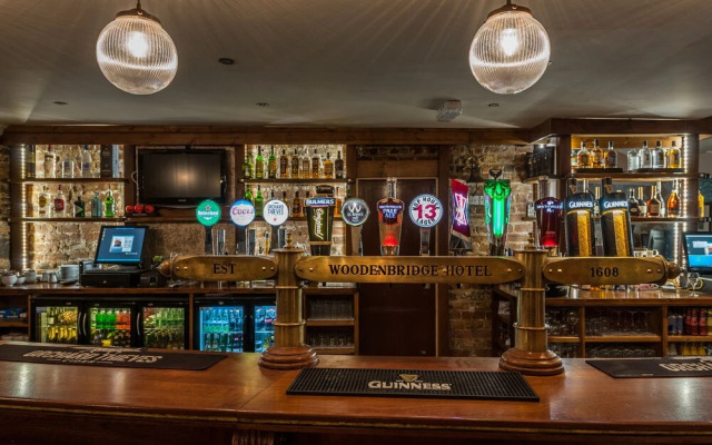 Woodenbridge Hotel & Lodge