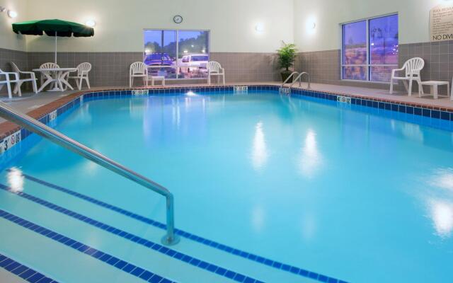 Holiday Inn Express & Suites Parkersburg-Mineral Wells by IHG