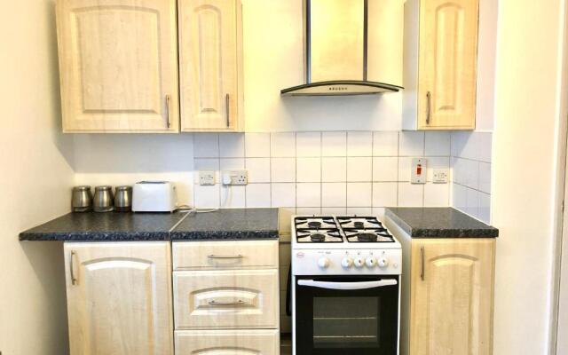 London Stratford 4 Bedrooms Apartment