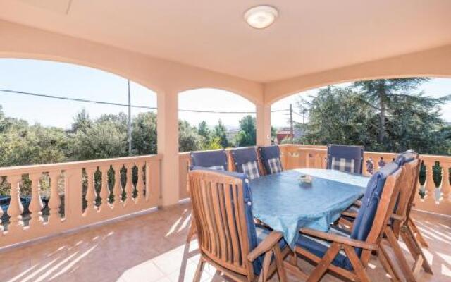 Six-Bedroom Holiday Home in Bibinje