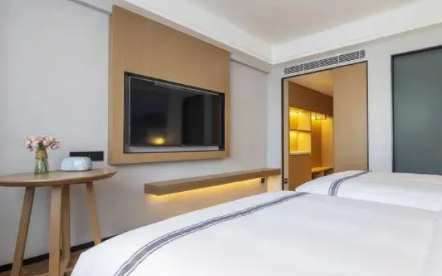 Zhengzhou Xinyang Lingrui Building Hotel (Provincial People's Hospital Metro Station)