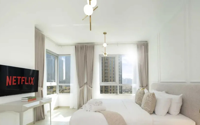 LUX  The Stunning Fountain View Suite