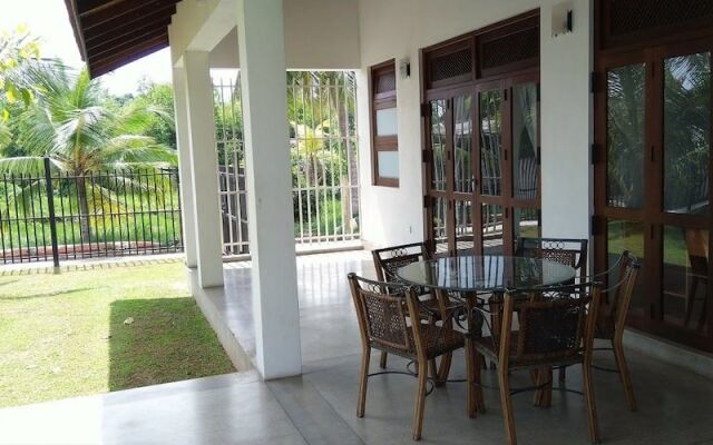 Negombo Holiday Home