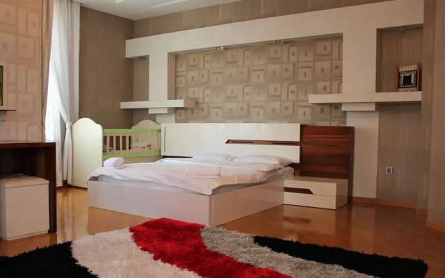 Apartment on Akademik Sh. Azizbayov 88a