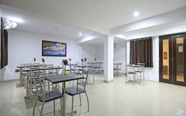 OYO 9587 The Royal Crowne