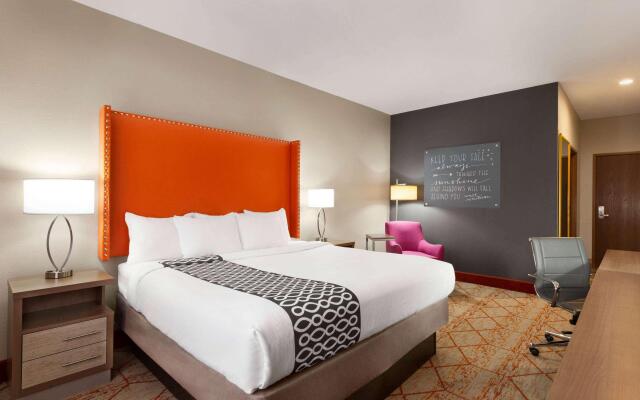 La Quinta Inn & Suites by Wyndham Lackawanna
