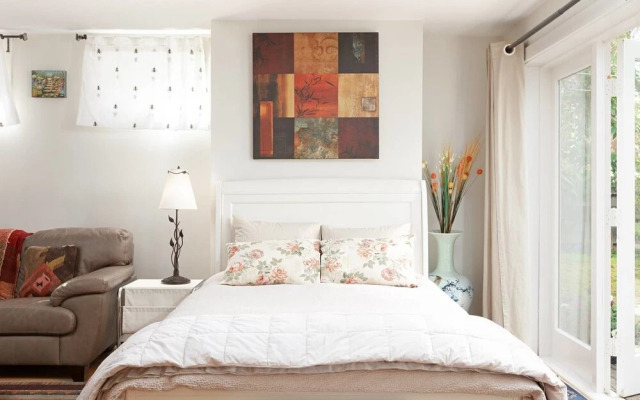 Private and Cozy Home in Kerrisdale