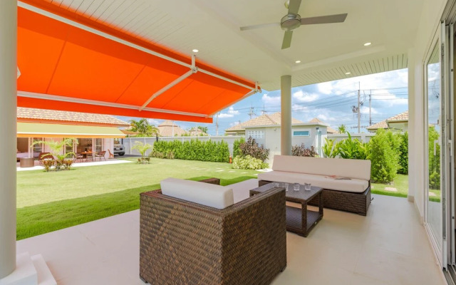 Modern 4 BR Pool & Tropical Garden MS-30