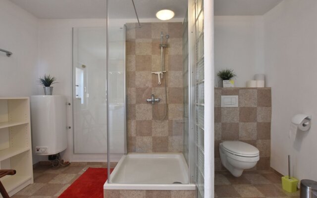 Spacious Apartment in Rakow near Sea