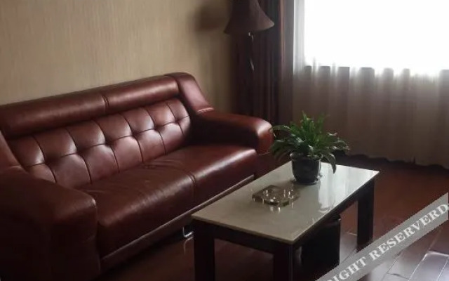 Rujia Huayi Select Hotel (Dali Yangbi County Cangshan West Road)