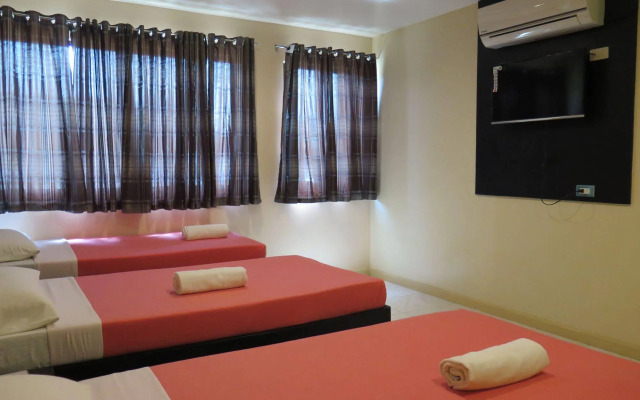 Royale House Hotel Davao powered by Cocotel