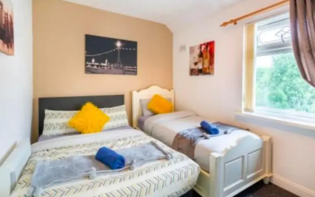 City Home 2bed Wi-fi Garage Parking Free Snacks