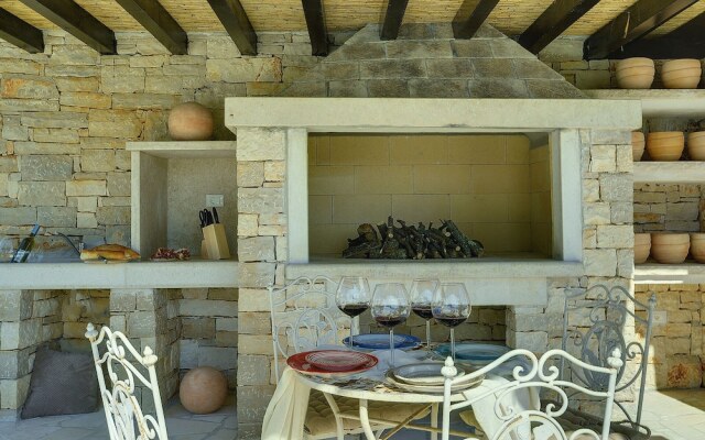 Charming Villa With Heated Pool Near Rovinj