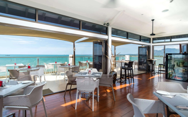 Ramada Suites by Wyndham Wailoaloa Beach Fiji Hotel