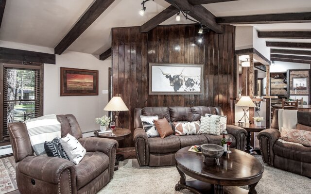 Rustic Pines Retreat