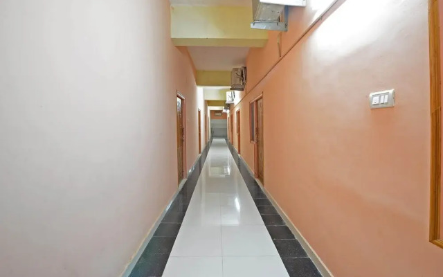 Oyo 29663 Sp Highway Inn