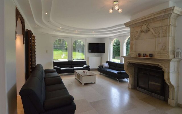 Luxurious Mansion in Brakel with Pond