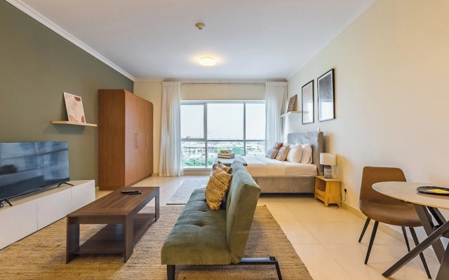 Chic Studio Retreat in Vibrant JLT