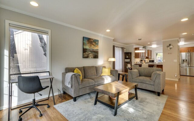 Lake Oswego Home w/ Deck 9 Mi to Downtown Portland