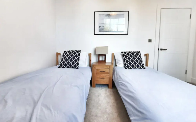 Modern Executive Apartment in Reading